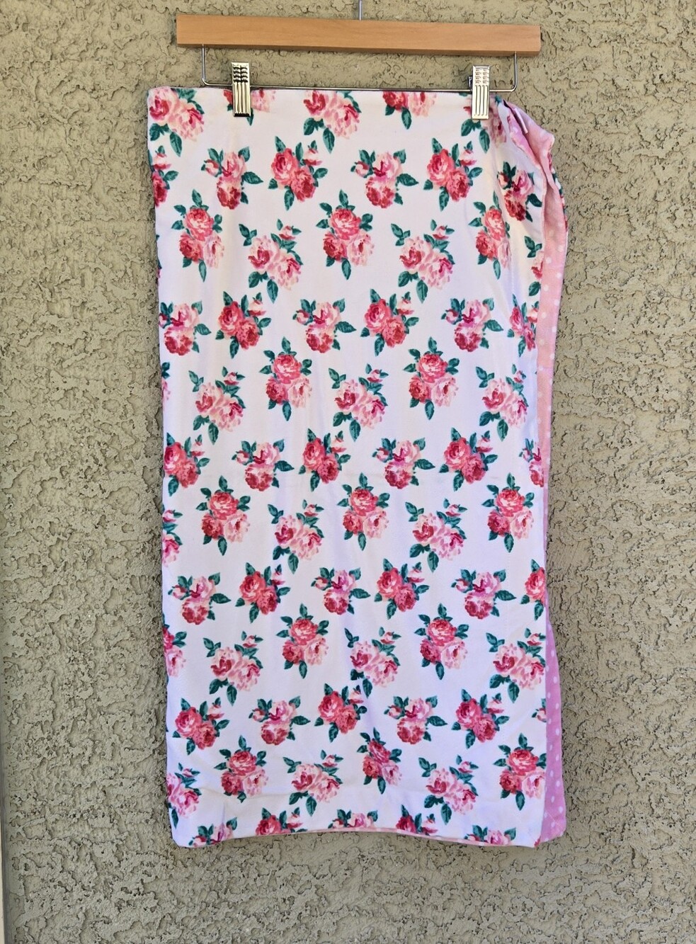 Betsy Johnson Small Floral Blanket - Picture 1 of 5